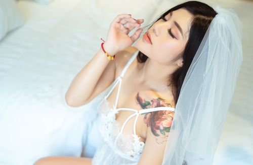 Foreigner Escorts in Aerocity | Tight Wet Hole Takes Entire Length Without Any Problem